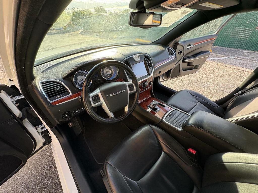 2014 Chrysler 300 Image 14