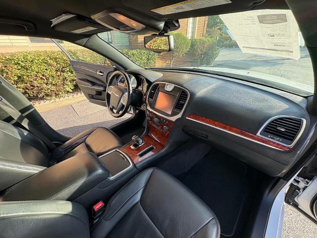 2014 Chrysler 300 Image 15