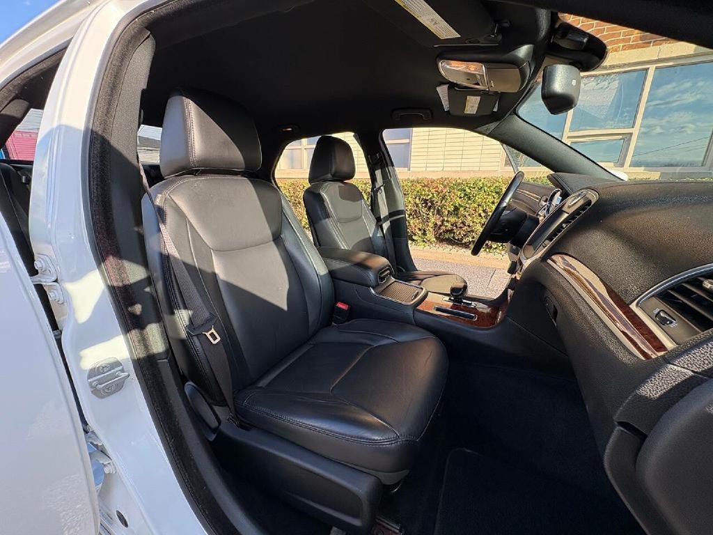 2014 Chrysler 300 Image 16