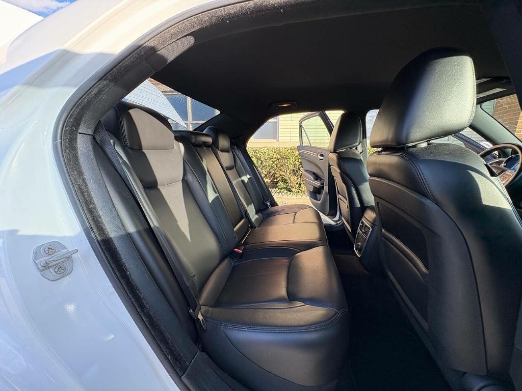 2014 Chrysler 300 Image 20