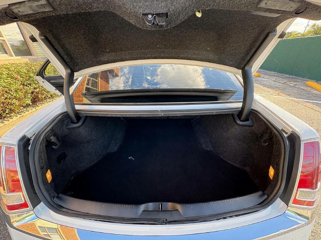 2014 Chrysler 300 Image 22