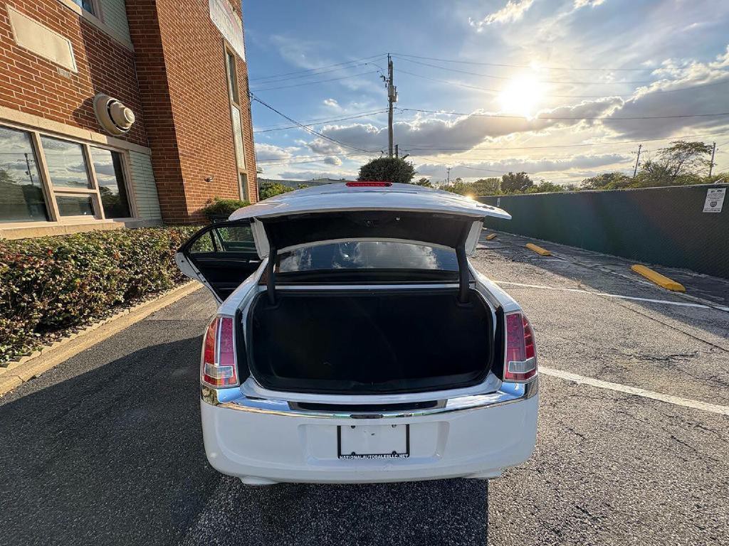 2014 Chrysler 300 Image 23