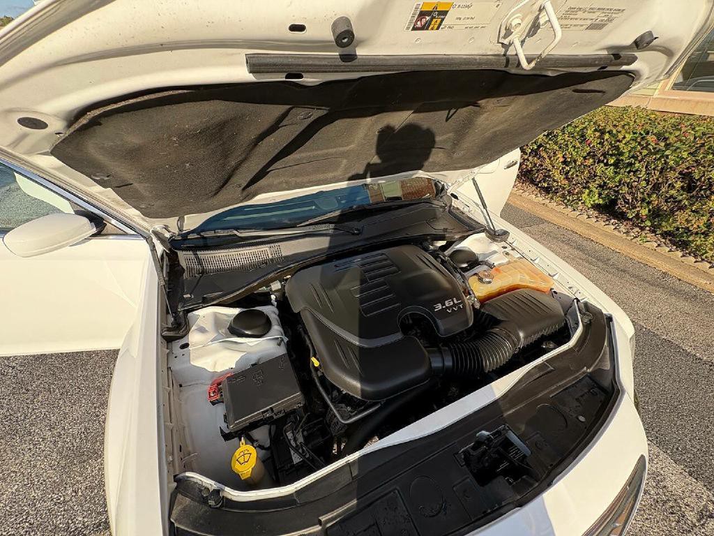 2014 Chrysler 300 Image 31