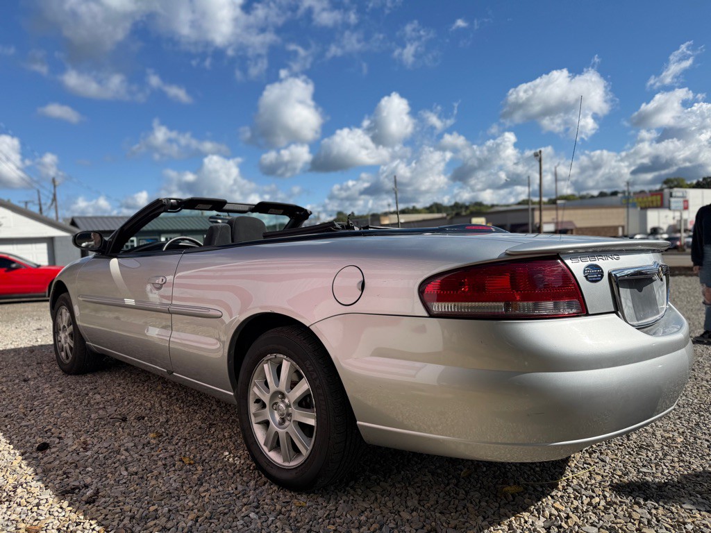 2004 Chrysler Sebring Image 3