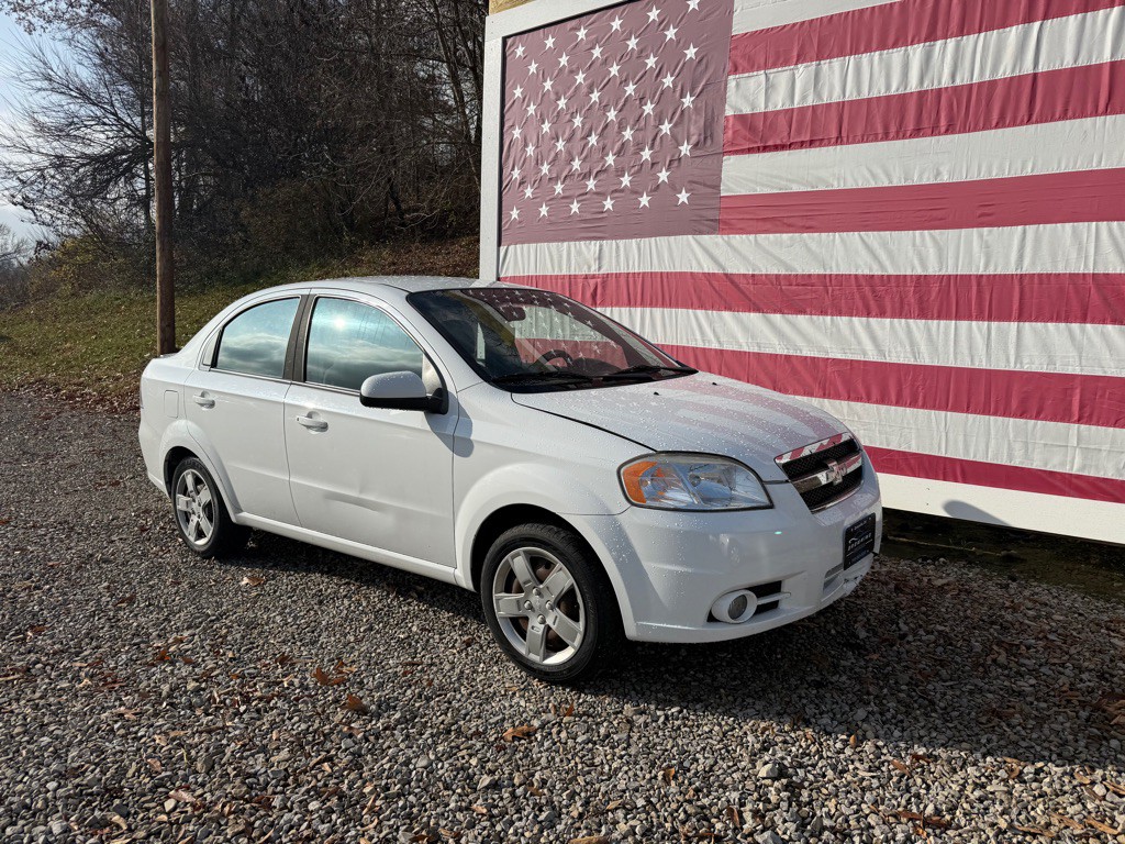 2011 Chevrolet Aveo Image 2