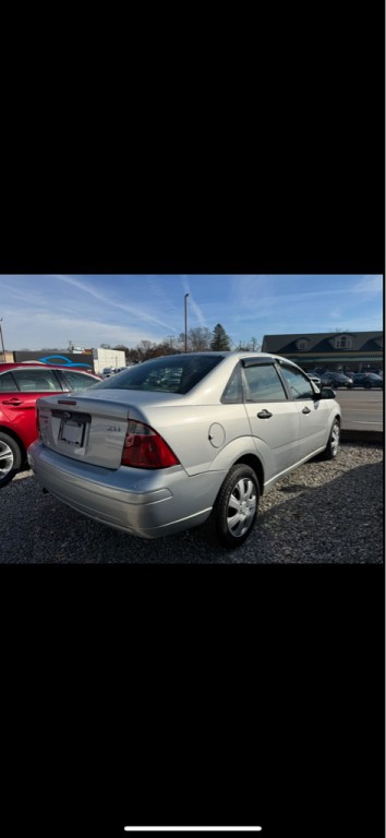 2005 Ford Focus Image 2