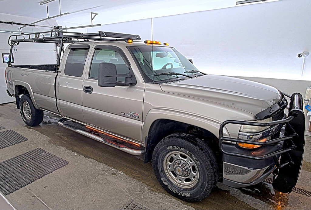 2002 Chevrolet Silverado 1500 Image 2