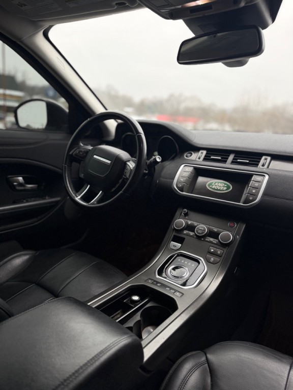 2019 Land Rover Range Rover Evoque Image 4