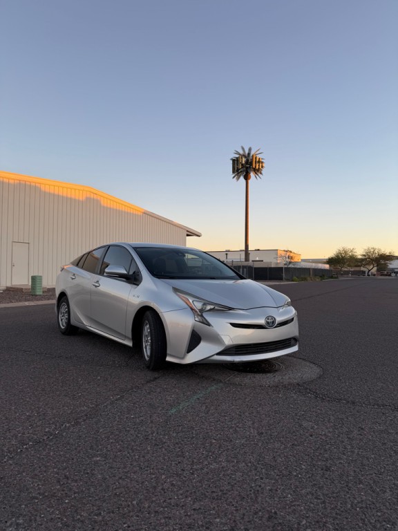 2017 Toyota Prius Image 2