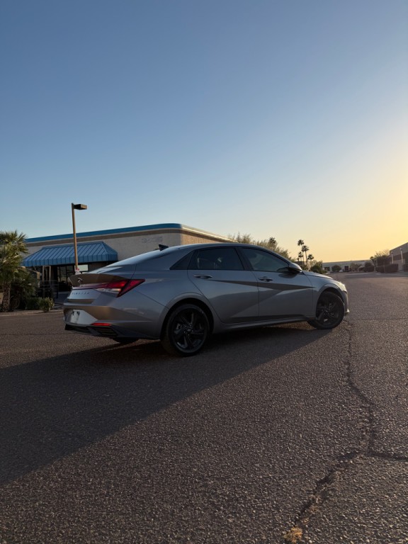 2023 Hyundai Elantra Image 3