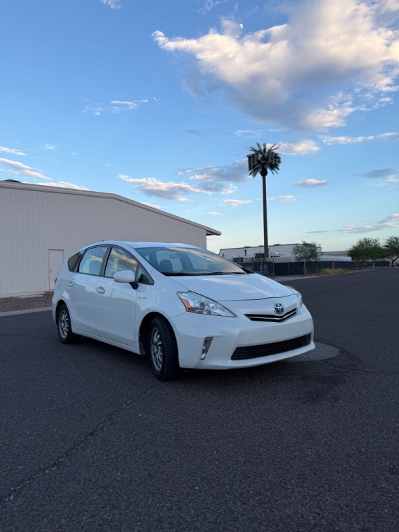 2014 Toyota Prius Image 2