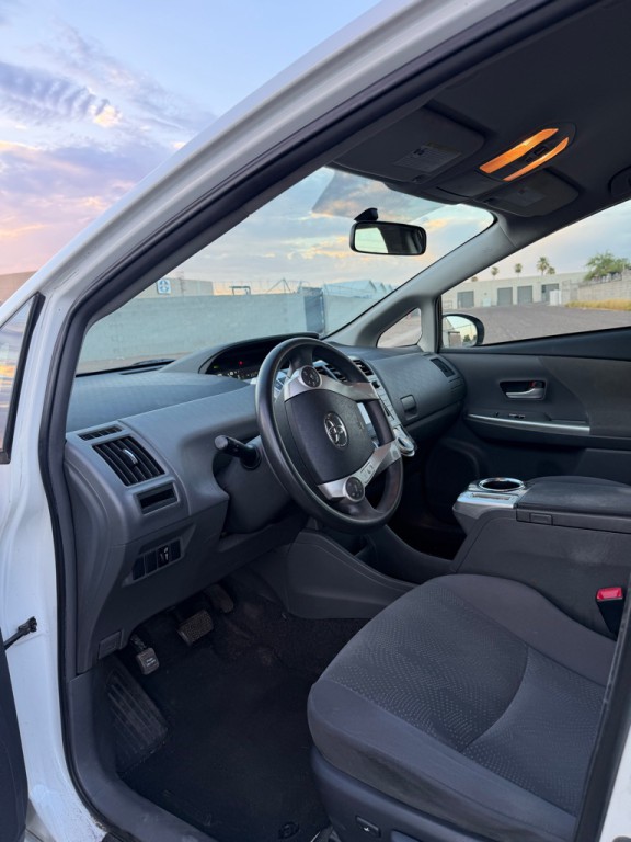 2014 Toyota Prius Image 9