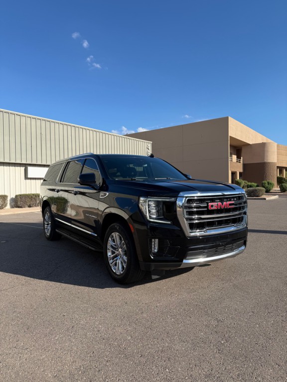 2023 GMC Yukon Image 2
