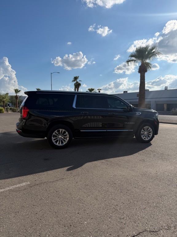 2023 GMC Yukon Image 3