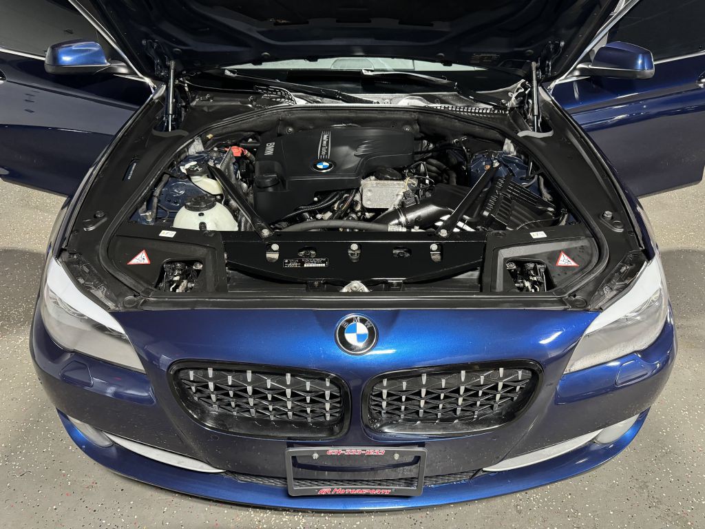 2013 BMW 5 Series Image 9