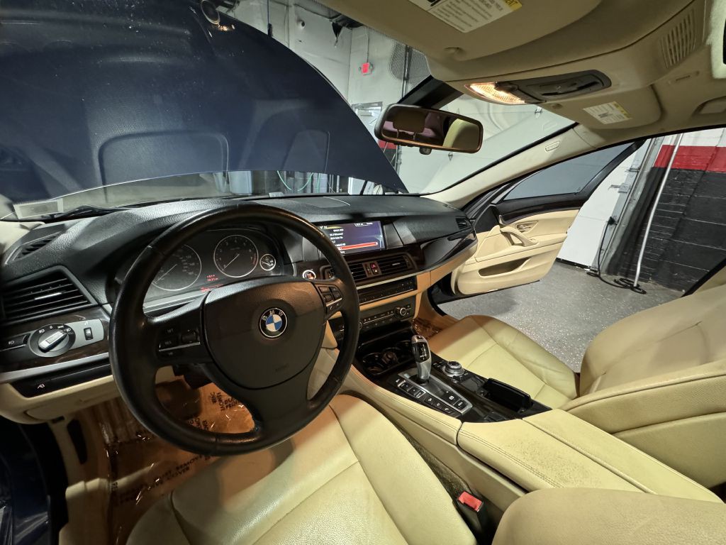 2013 BMW 5 Series Image 10