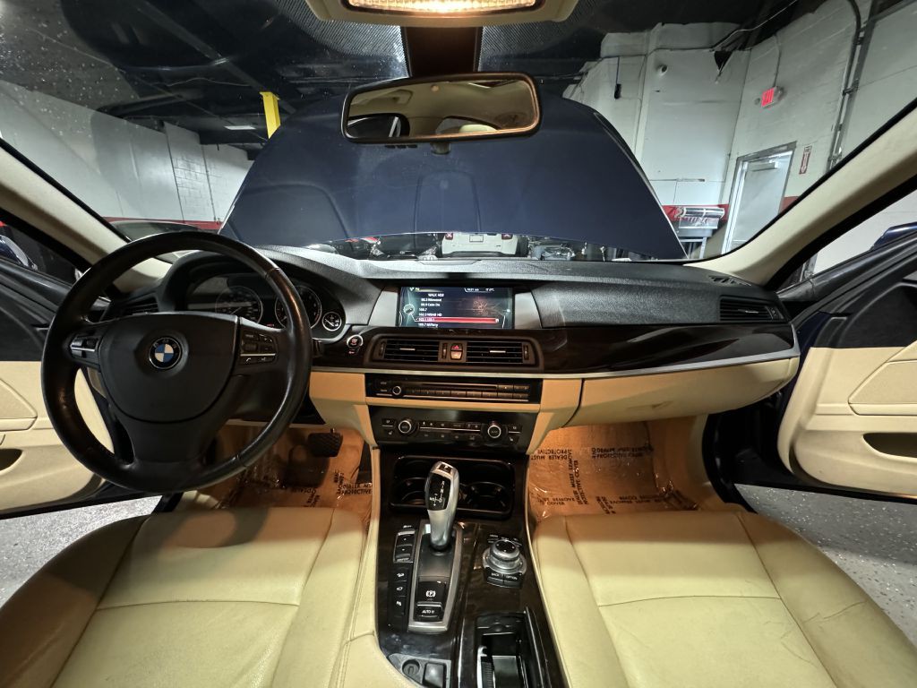 2013 BMW 5 Series Image 14
