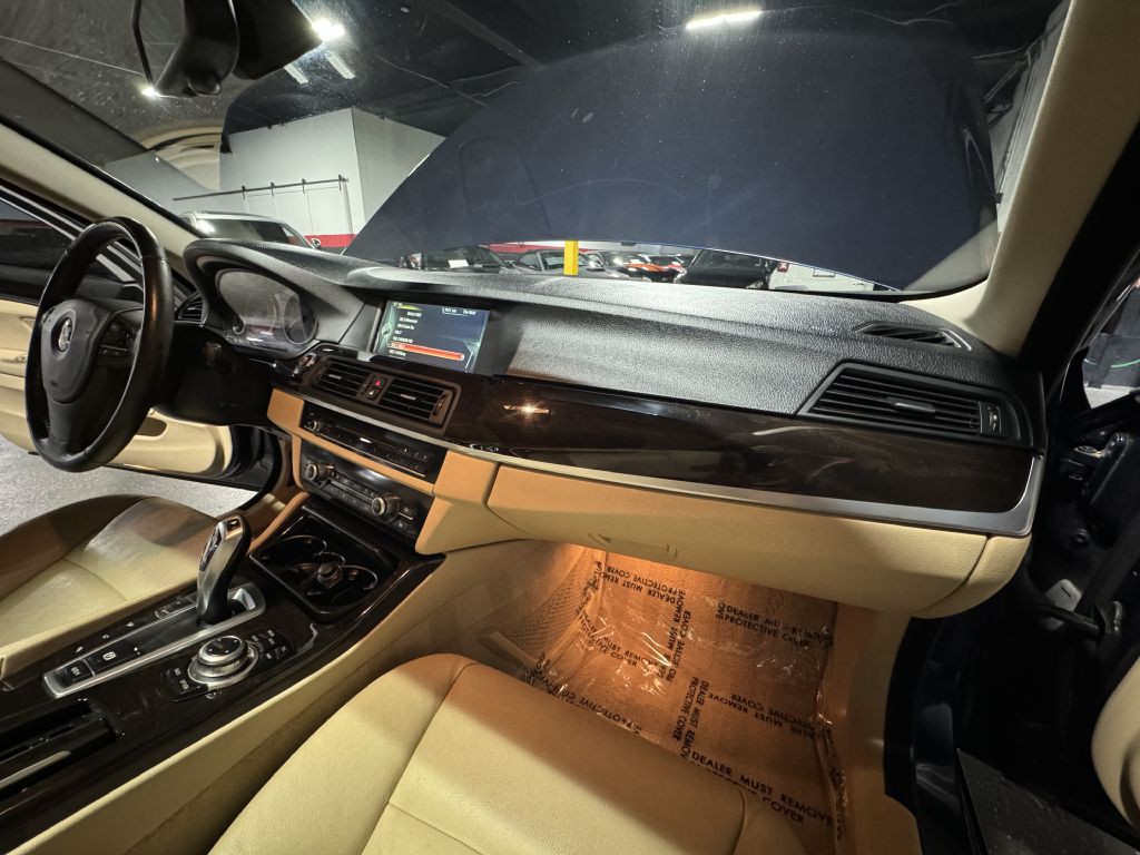 2013 BMW 5 Series Image 15