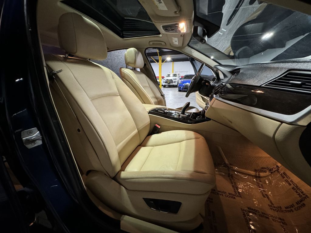 2013 BMW 5 Series Image 17