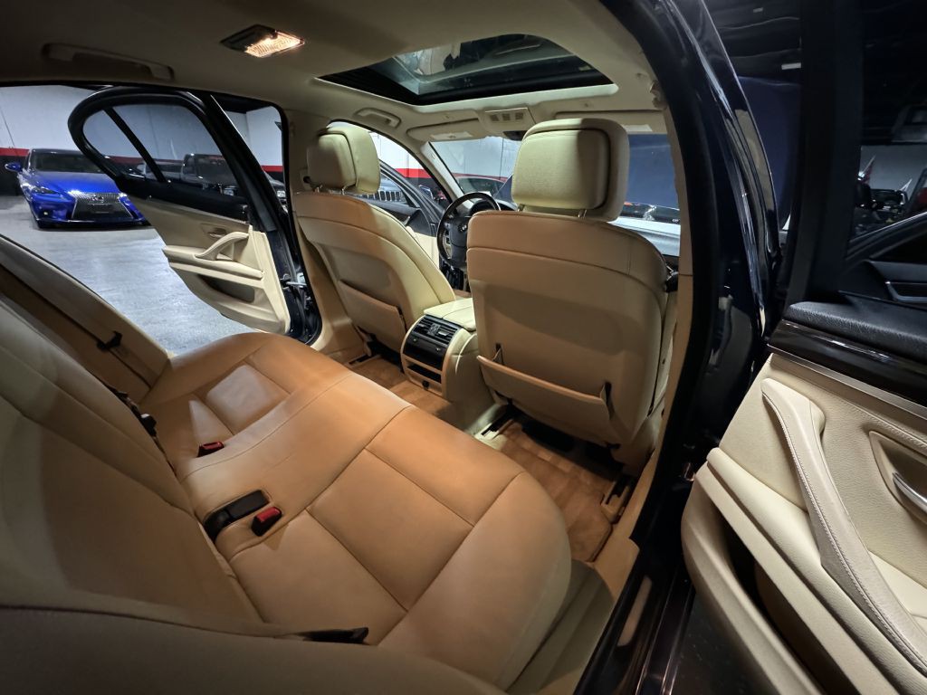 2013 BMW 5 Series Image 18
