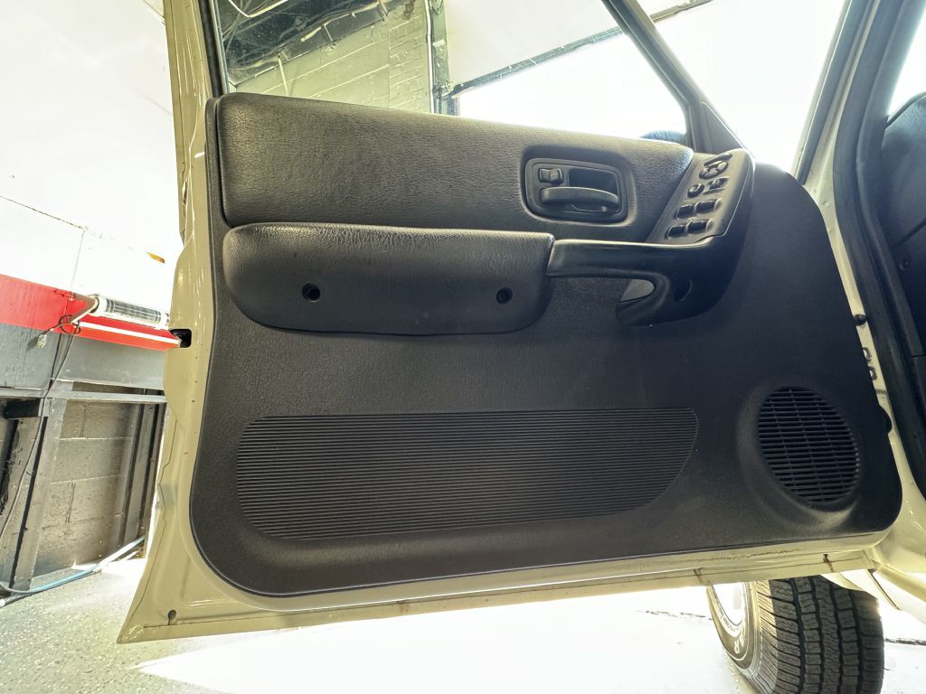 2001 Jeep Cherokee Image 18