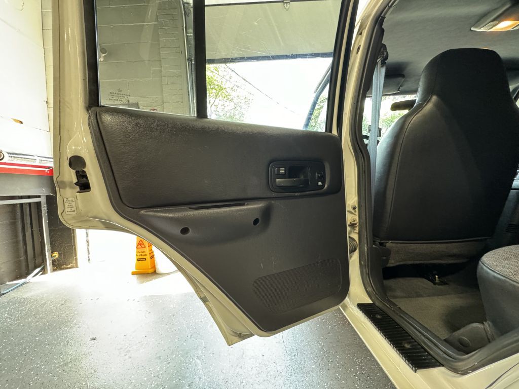 2001 Jeep Cherokee Image 19