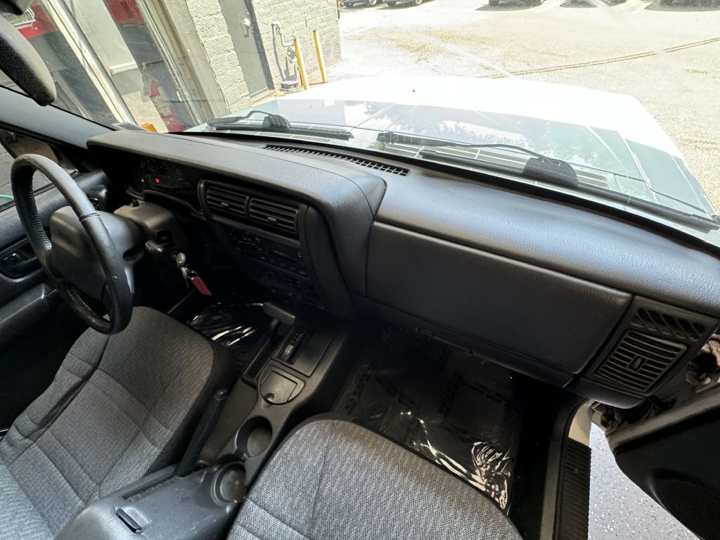 2001 Jeep Cherokee Image 22