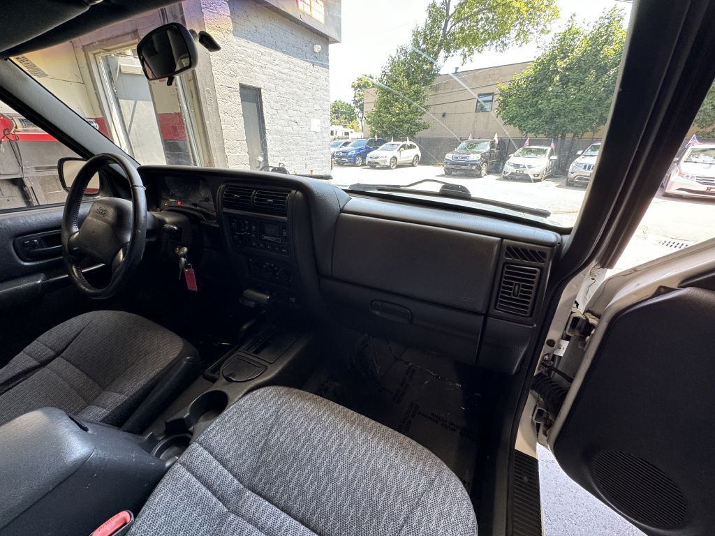 2001 Jeep Cherokee Image 23