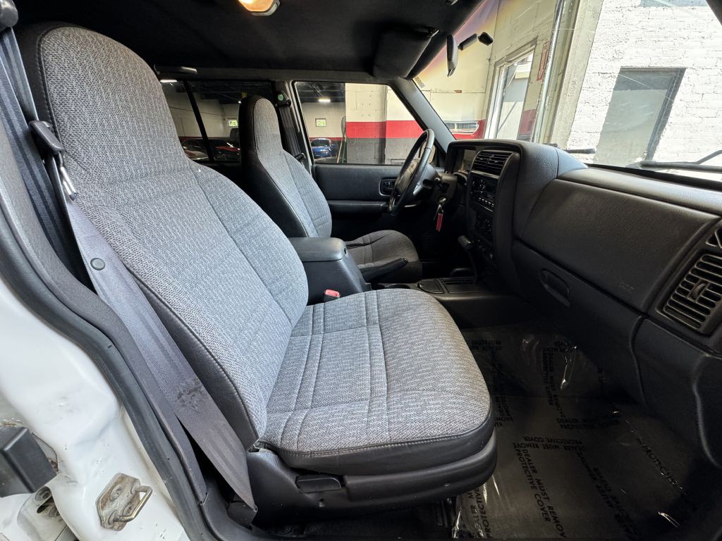 2001 Jeep Cherokee Image 25