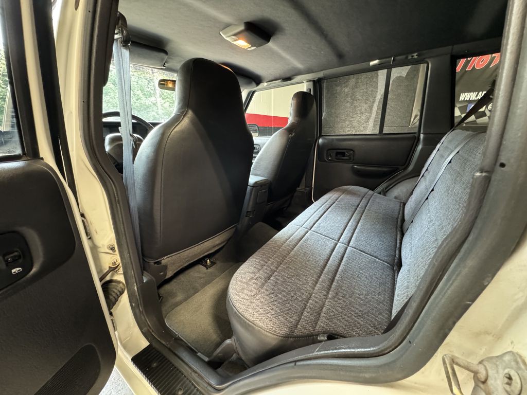 2001 Jeep Cherokee Image 30