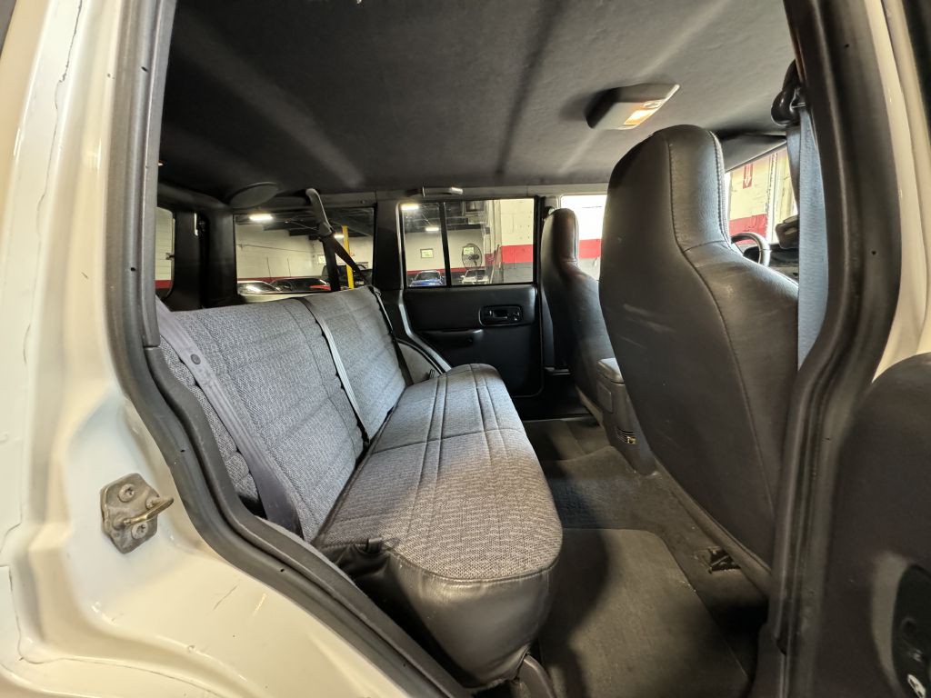 2001 Jeep Cherokee Image 33