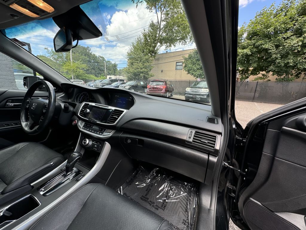 2015 Honda Accord Image 16