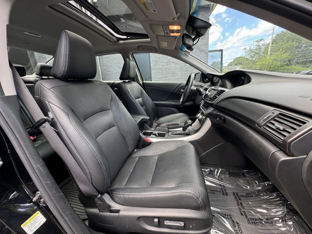 2015 Honda Accord Image 18