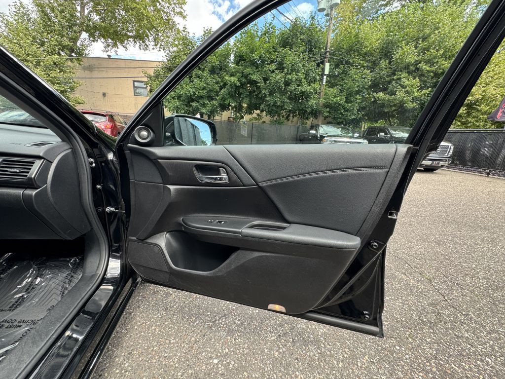 2015 Honda Accord Image 19