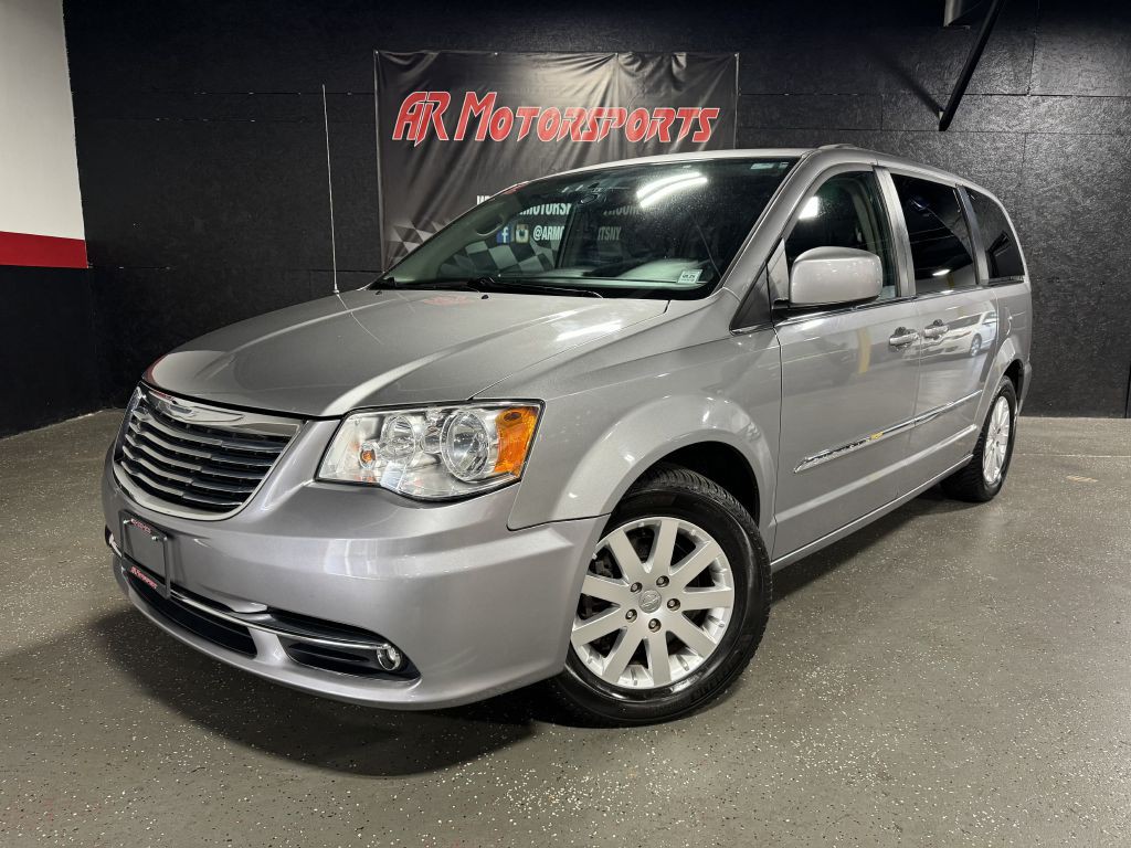 2016 Chrysler Town & Country Image 1