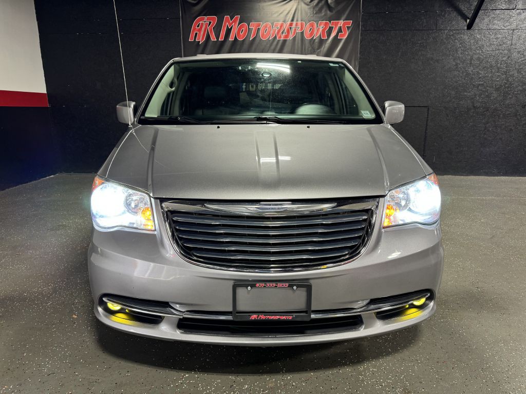 2016 Chrysler Town & Country Image 8