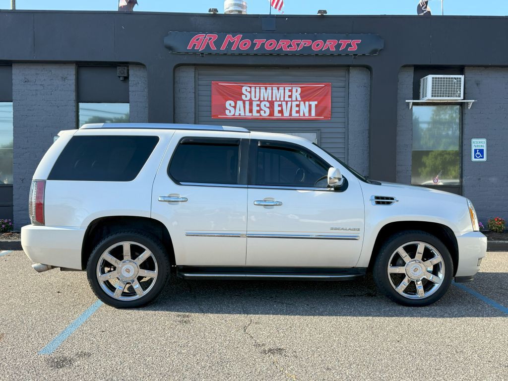 2009 Cadillac Escalade Image 2