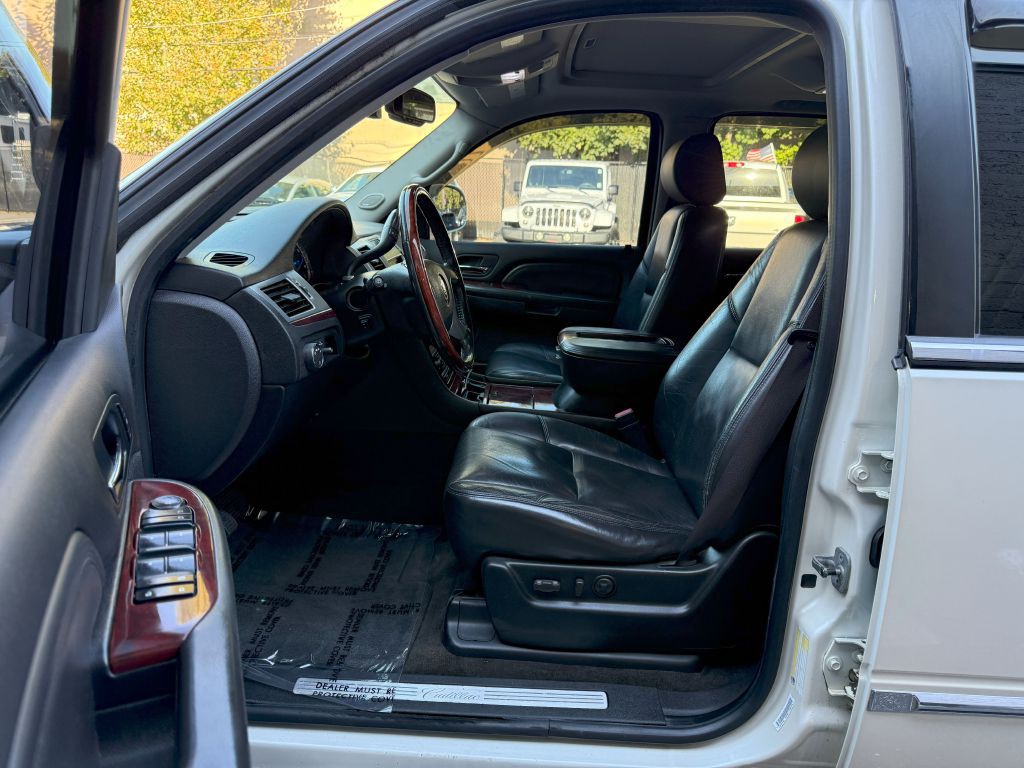 2009 Cadillac Escalade Image 9