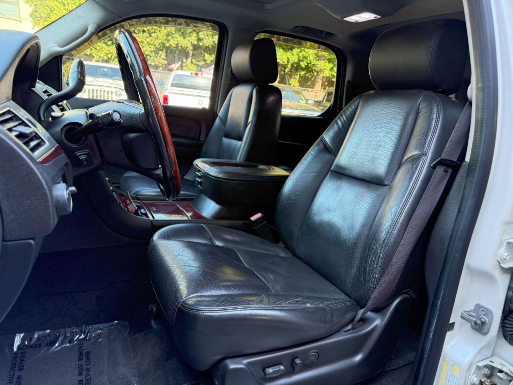 2009 Cadillac Escalade Image 10