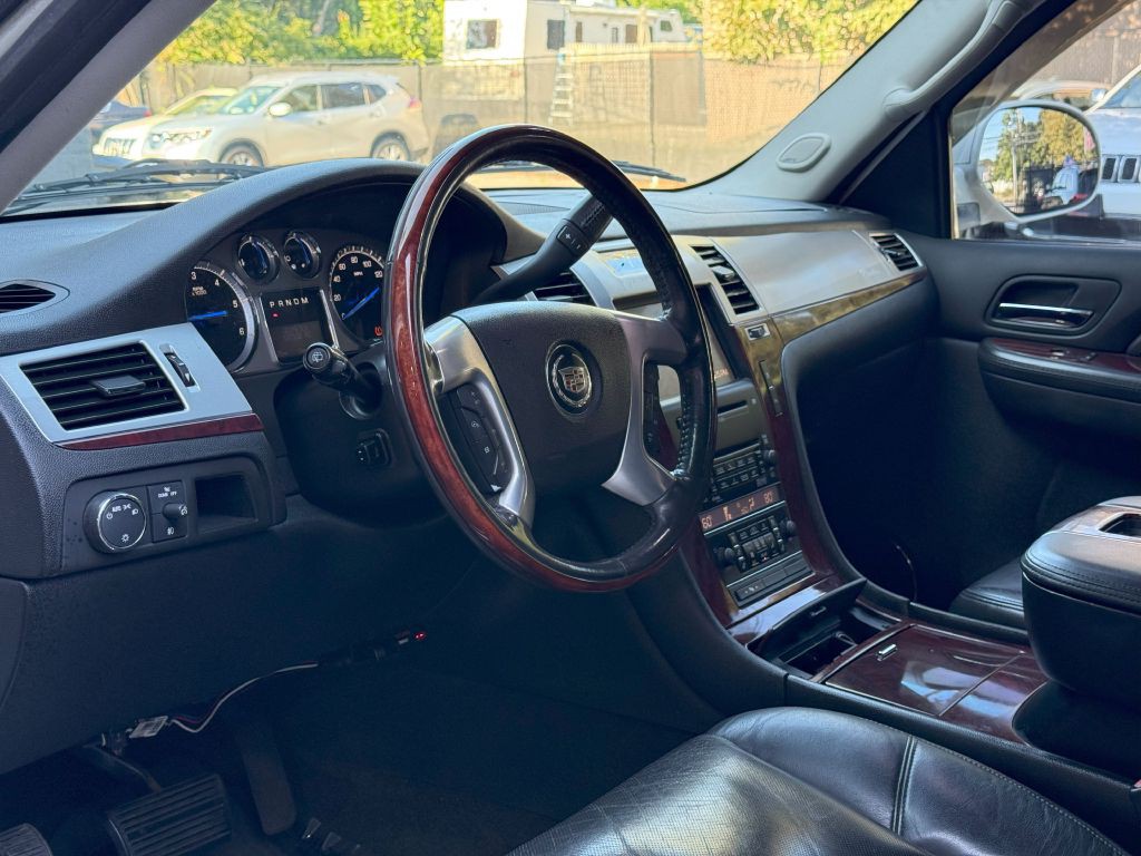 2009 Cadillac Escalade Image 11