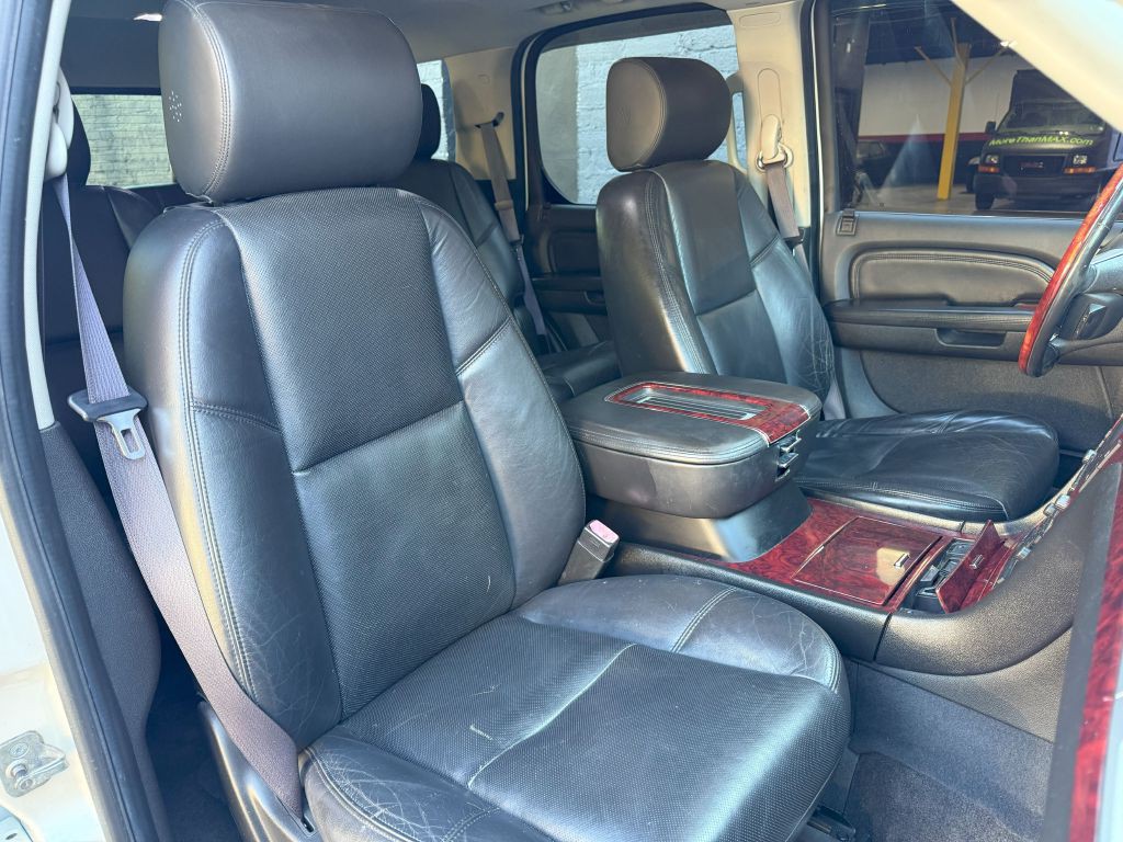 2009 Cadillac Escalade Image 13