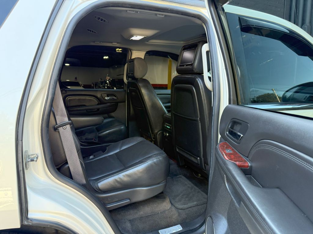 2009 Cadillac Escalade Image 15