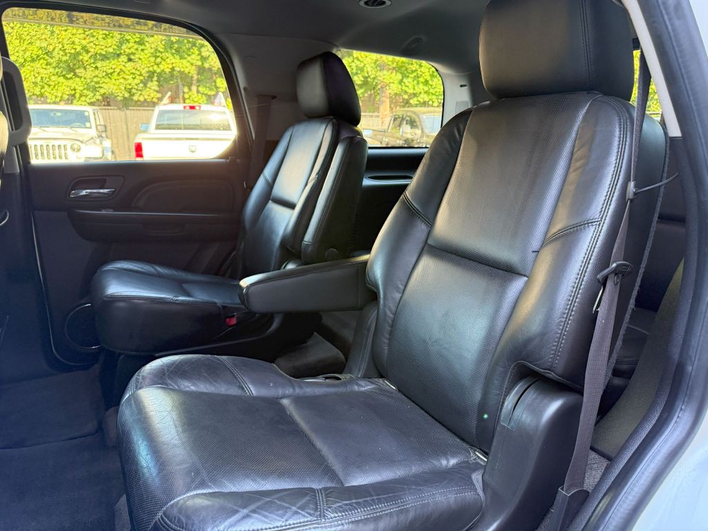 2009 Cadillac Escalade Image 20