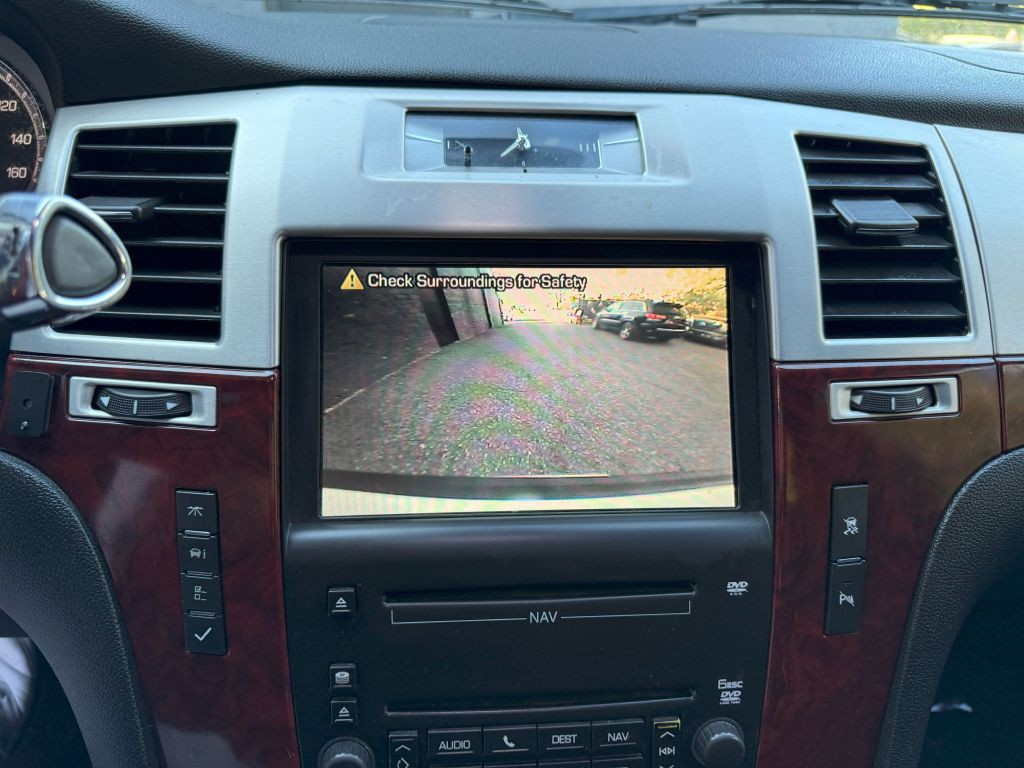 2009 Cadillac Escalade Image 23