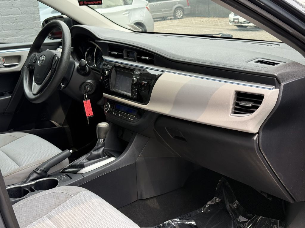 2016 Toyota Corolla Image 16