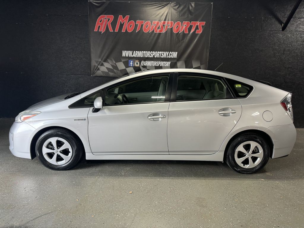2013 Toyota Prius Image 2