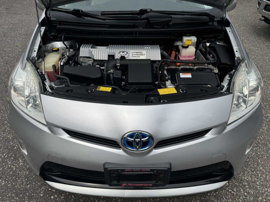 2013 Toyota Prius Image 9