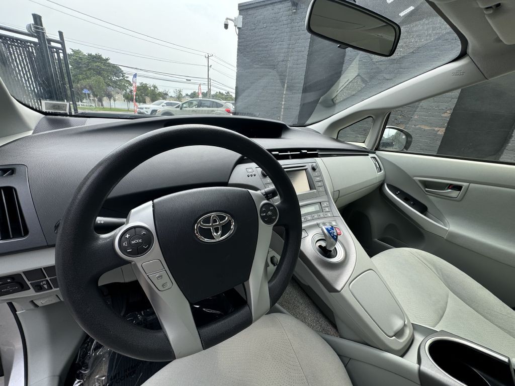 2013 Toyota Prius Image 10
