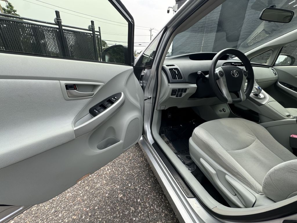 2013 Toyota Prius Image 13