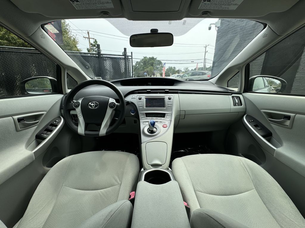 2013 Toyota Prius Image 14